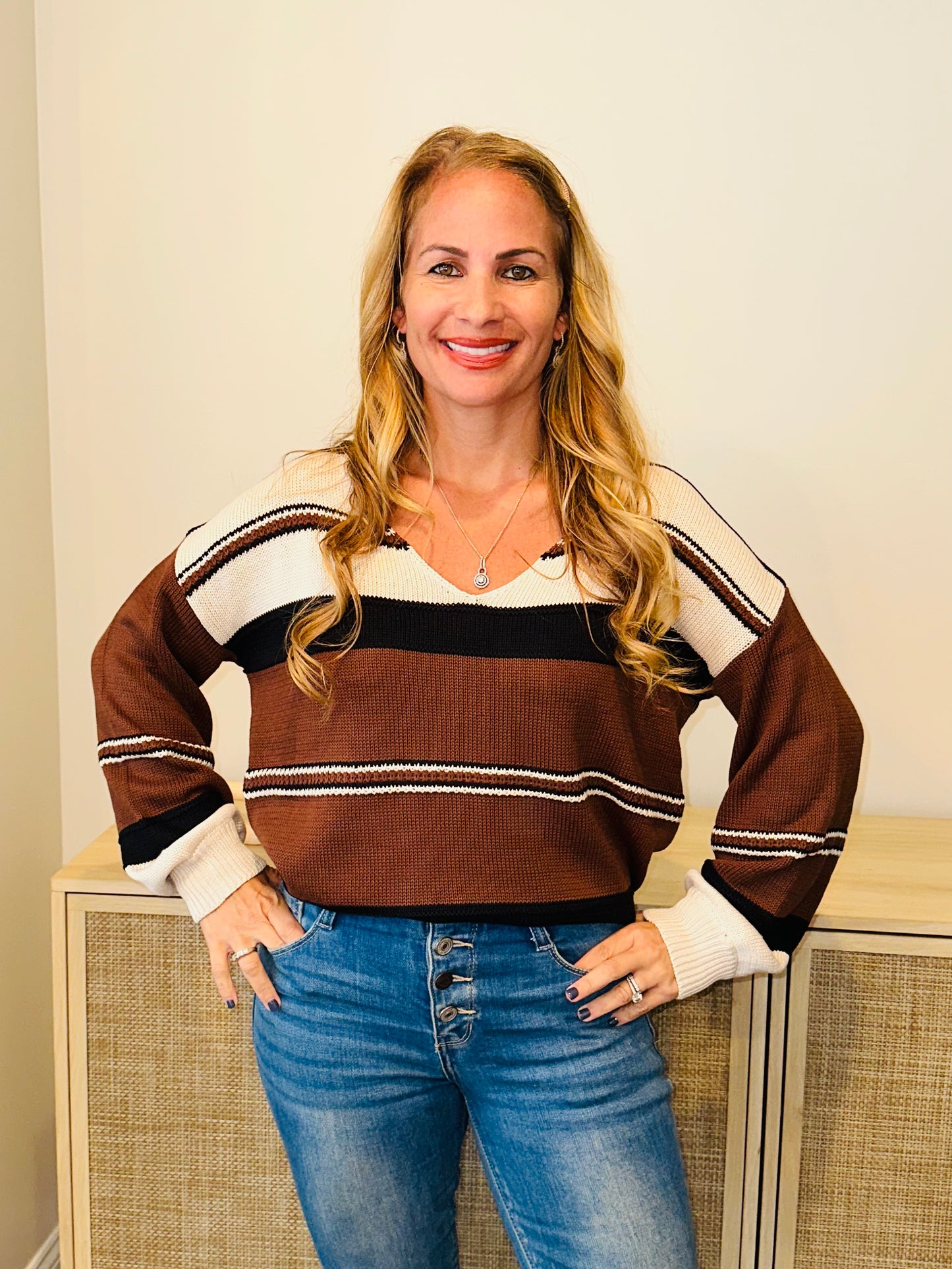 Striped v-meck sweater