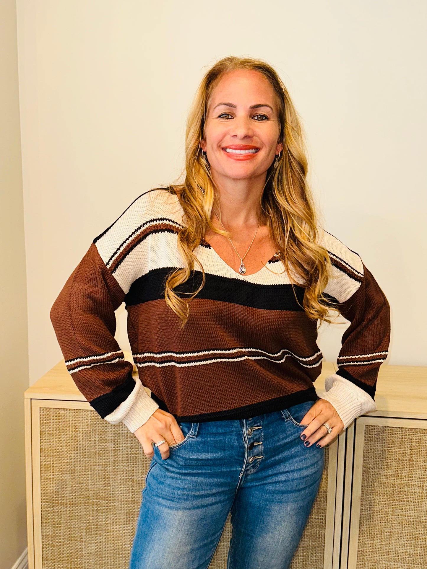 Striped v-meck sweater