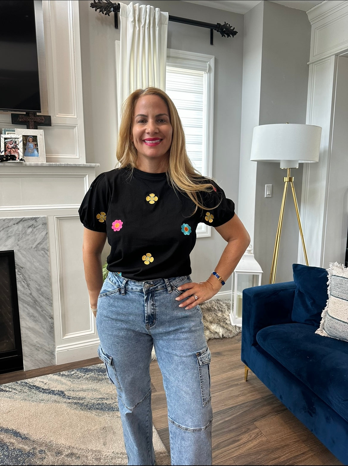 Short sleeve shirt with embroidered flowers