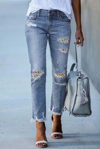 Denim jeans with leopard print